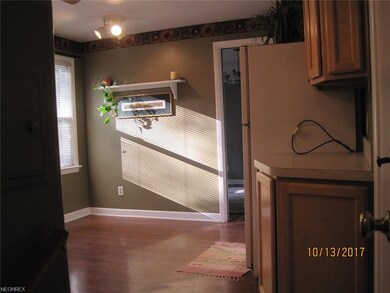 Eat-in kitchen