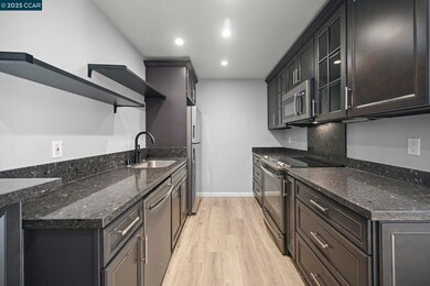 5095 Valley Crest Dr unit 308, Concord, CA 94521 - photo 7