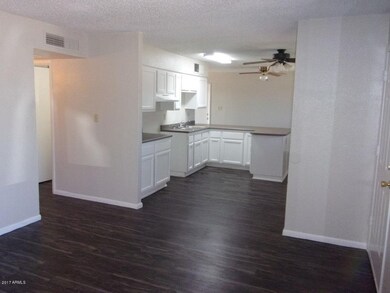 2111 W. Poinsettia 004