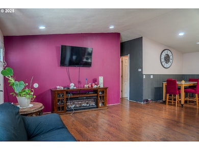 300 S Everest St, Newberg, OR 97132 - photo 7