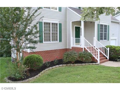 Yard/Garden - Beautifully maintained landscaping w