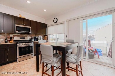15 Ludwig Ln, Staten Island, NY 10303 - photo 4