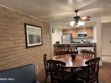 3209 dining kitchen