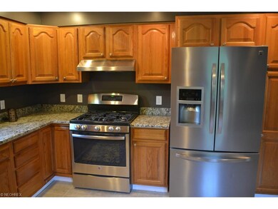 657 Rowelyn Ave, Sheffield Lake, OH 44054 - photo 4