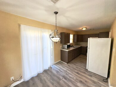 Eat-in kitchen