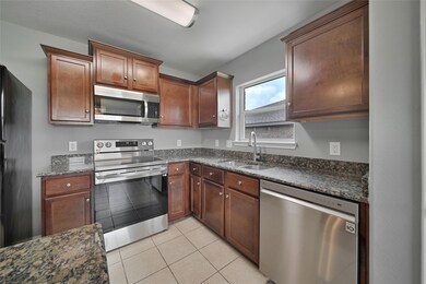 30527 N Sulphur Creek Dr, Magnolia, TX 77355 - photo 2