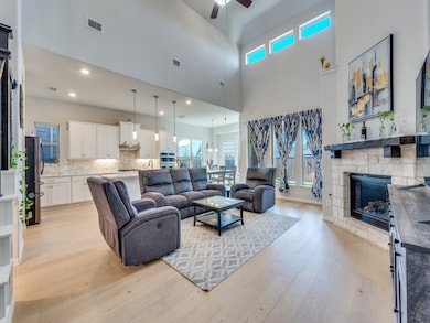 2094 Creekbluff Cir, Carrollton, TX 75010 - photo 6