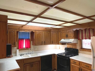 628 SW Oakley Ave, Topeka, KS 66606 - photo 5