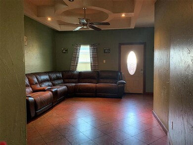 105 E Linden St, Ennis, TX 75119 - photo 4