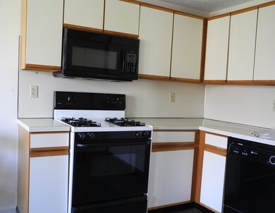 60 Florry Dr unit 16, Dracut, MA 01826 - photo 4