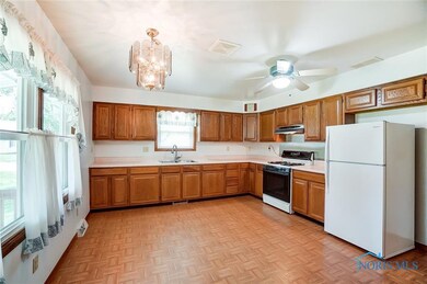 201 E 9th St, Genoa, OH 43430 - photo 6