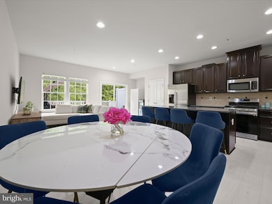 7266 Dorchester Woods Ln, Hanover, MD 21076 - photo 2