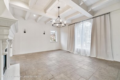 B2. 2nd Living Room #2