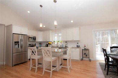 Enjoy your magazine quality kitchen with white Sha