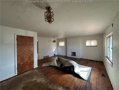 2204 Fletcher Ave, Dunbar, WV 25064 - photo 4