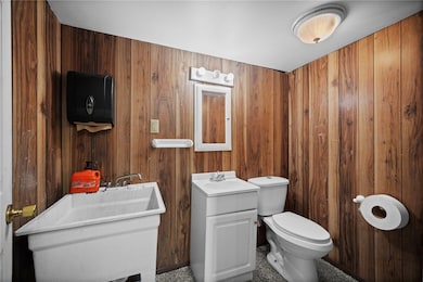 402 Beaver Ave, Aliquippa, PA 15001 - photo 5