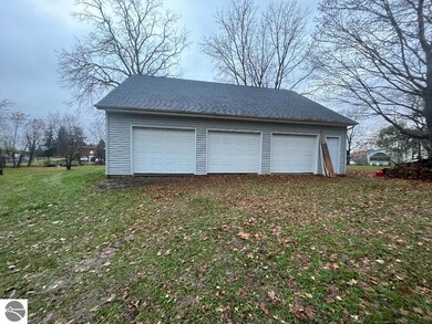 303 N Main St, Vassar, MI 48768 - photo 3
