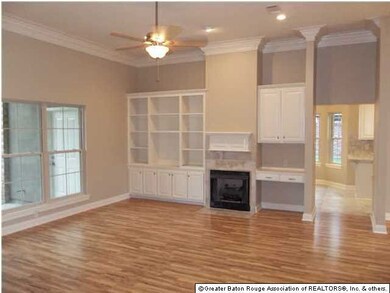 Family Room w/fireplace