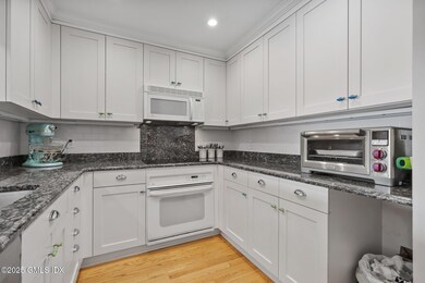 22-web-or-mls-15-river-rd-unit-220