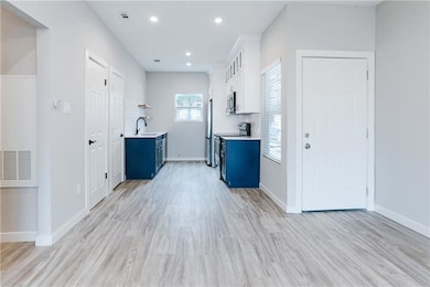 9504 Menchaca Rd unit B, Austin, TX 78748 - photo 3