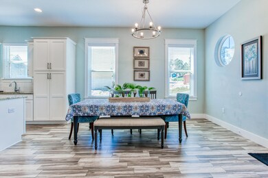 427 Dolphin Dr Santa Rosa-009-008-3247-M