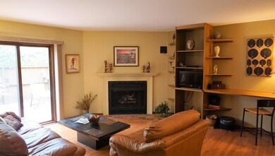 Family room w/fireplace