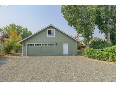 1402 Raydean Dr, Grants Pass, OR 97527 - photo 2