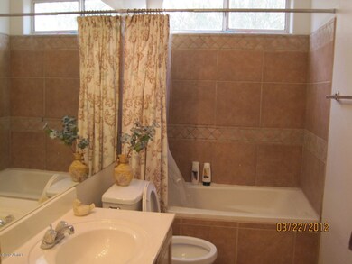 1027 W Julie 061