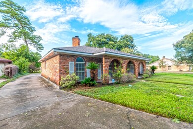 5918 Bent Bough Ln, Houston, TX 77088 - photo 2