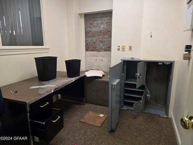 218 N Broadway, Crookston, MN 56716 - photo 7