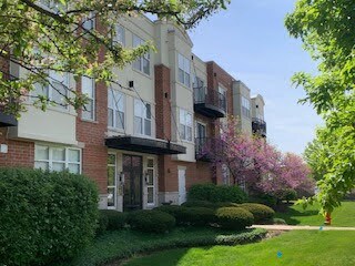 104 E 11th Ave unit 301, Naperville, IL 60563 - photo 2