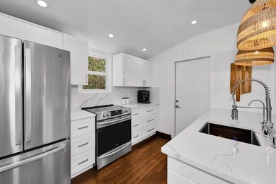 1636 NE 4th Ct, Fort Lauderdale, FL 33301 - photo 6