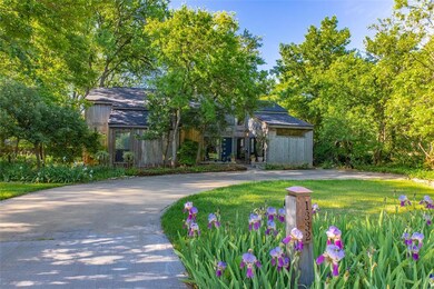 California-style 2,411sf contemporary cedar home w