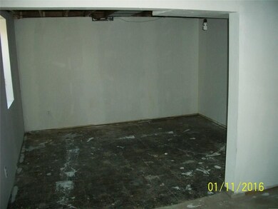 512 E 20th St S, Newton, IA 50208 - photo 2