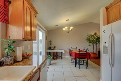 1250 Rochelle Ct, Central Point, OR 97502 - photo 2