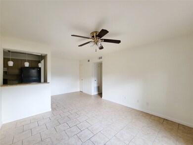 821 E House St unit 106, Alvin, TX 77511 - photo 4