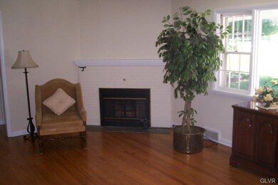 275 Bridle Path Rd, Bethlehem, PA 18017 - photo 5