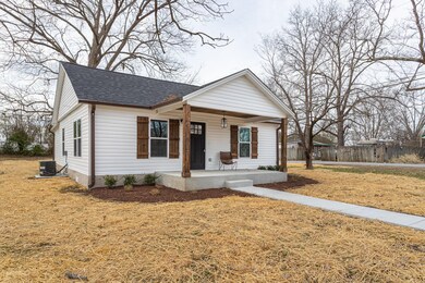 311 Hobson Ave, Shelbyville, TN 37160 - photo 2