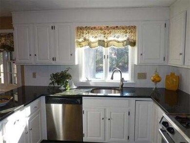 12 Oriole Dr, Medfield, MA 02052 - photo 5