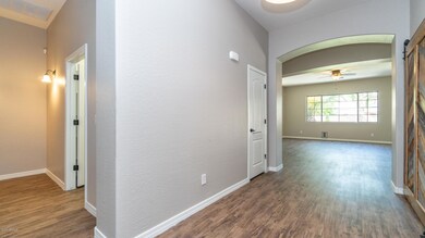 3024 E Oriole Dr-8