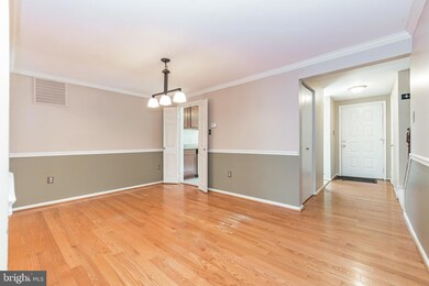10110 Walnut Wood Ct, Burke, VA 22015 - photo 3