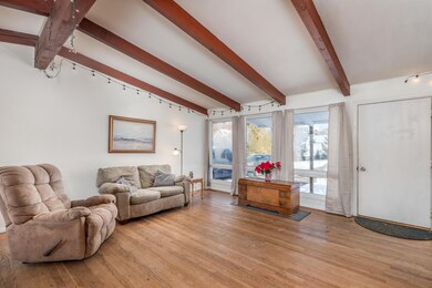 14 Traverse Street, Rockland - Hang Your