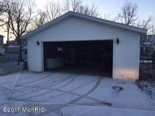 418 Elm St SE, Lowell, MI 49331 - photo 3