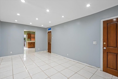 108-34 63rd Dr, Flushing, NY 11375 - photo 3