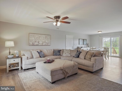 403 W Blakeley Dr, Charles Town, WV 25414 - photo 6