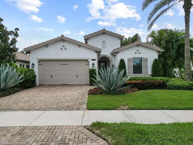 View of front of property featuring a front yard a