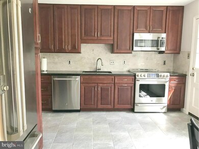 2401 Lexington Rd, Falls Church, VA 22043 - photo 2