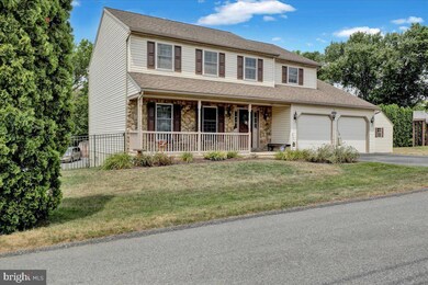 321 E Appletree Aly, Mount Joy, PA 17552 - photo 3