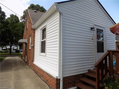 18320 Mapleboro Ave, Maple Heights, OH 44137 - photo 4