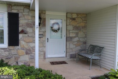 222 E Spruce St, New Holland, PA 17557 - photo 4